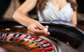 Studio live Monopoly Live di wengtoto dengan dealer profesional dan roda permainan interaktif